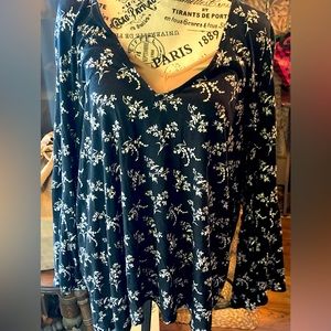 H&M 🐝 Black White Floral Top XL